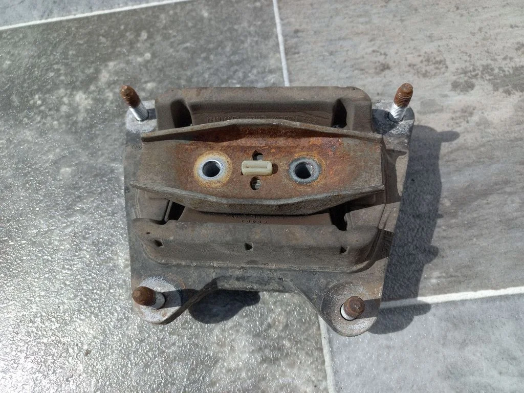 Gearbox mount NH1040F1
