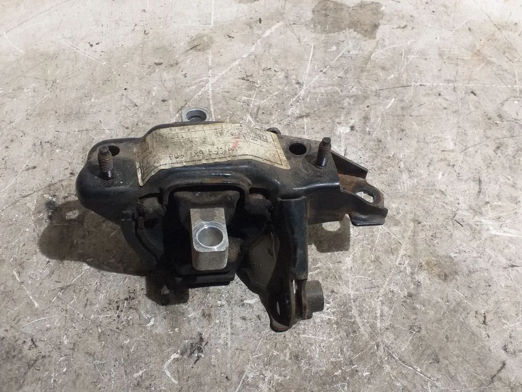 Gearbox mount – left