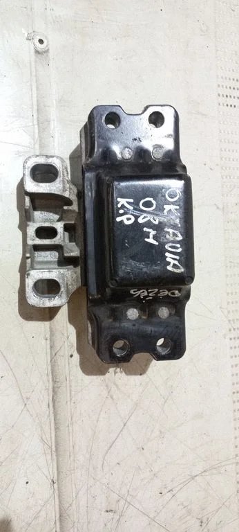 Gearbox mount – left