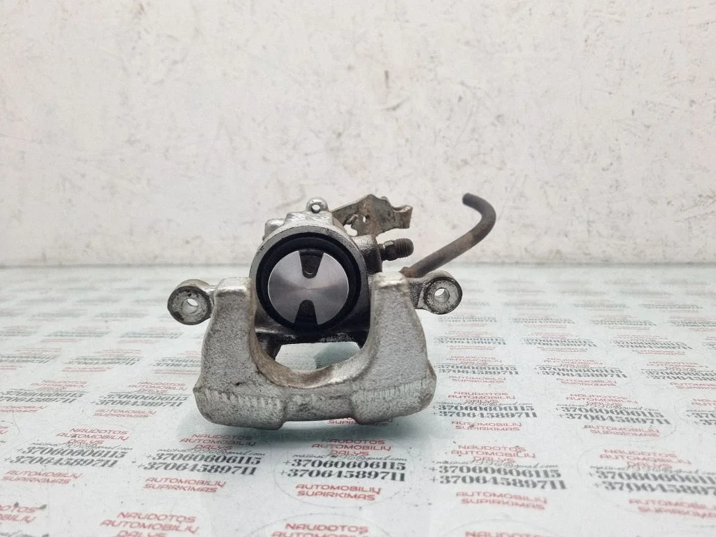 Rear brake caliper – rear right