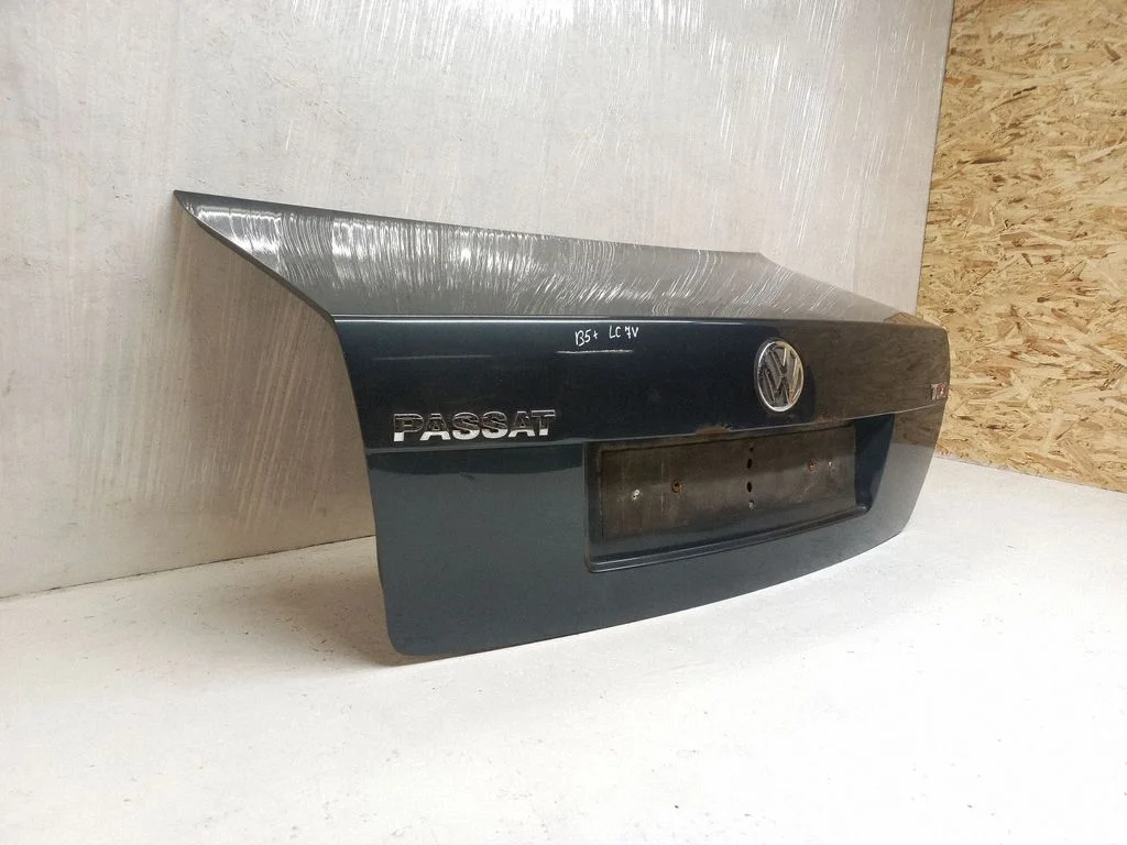 Tailgate/trunk/boot lid – rear