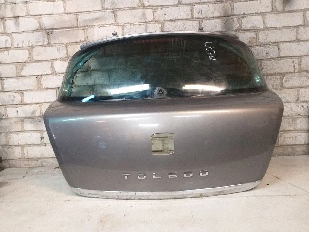 Tailgate/trunk/boot lid – rear