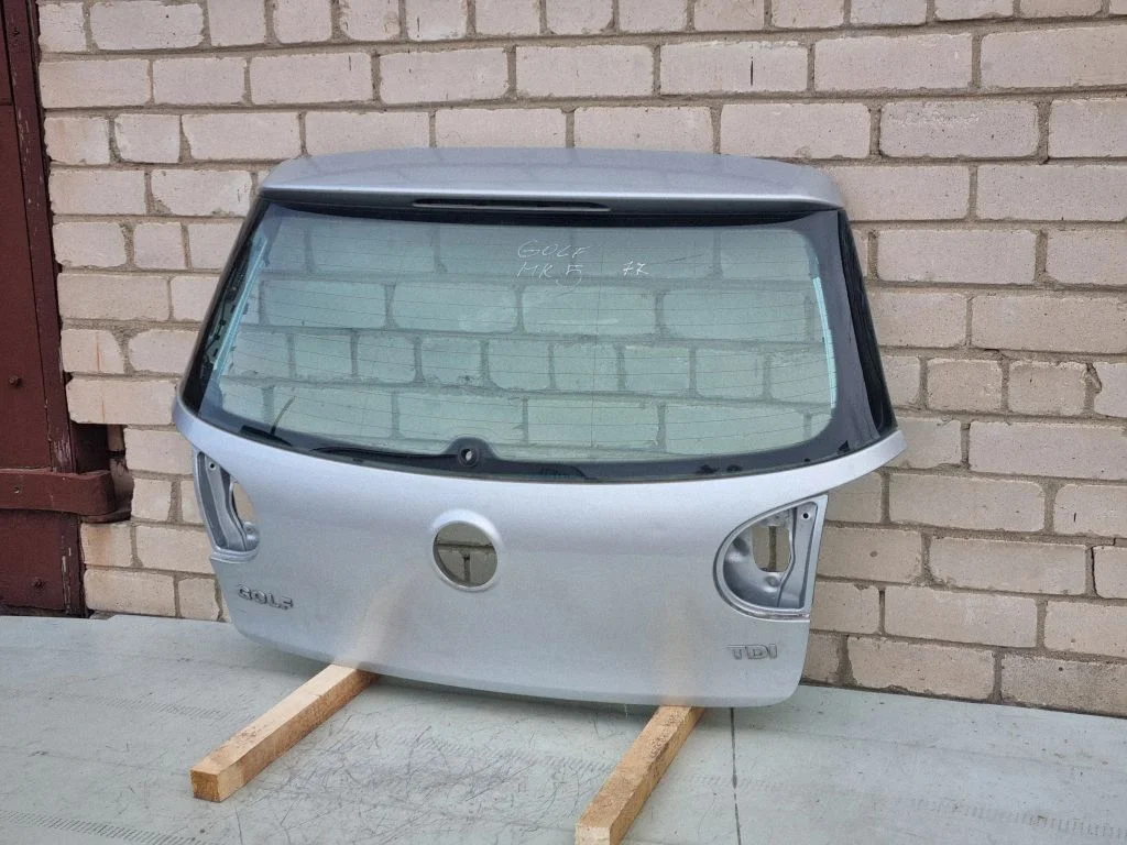 Tailgate/trunk/boot lid – rear
