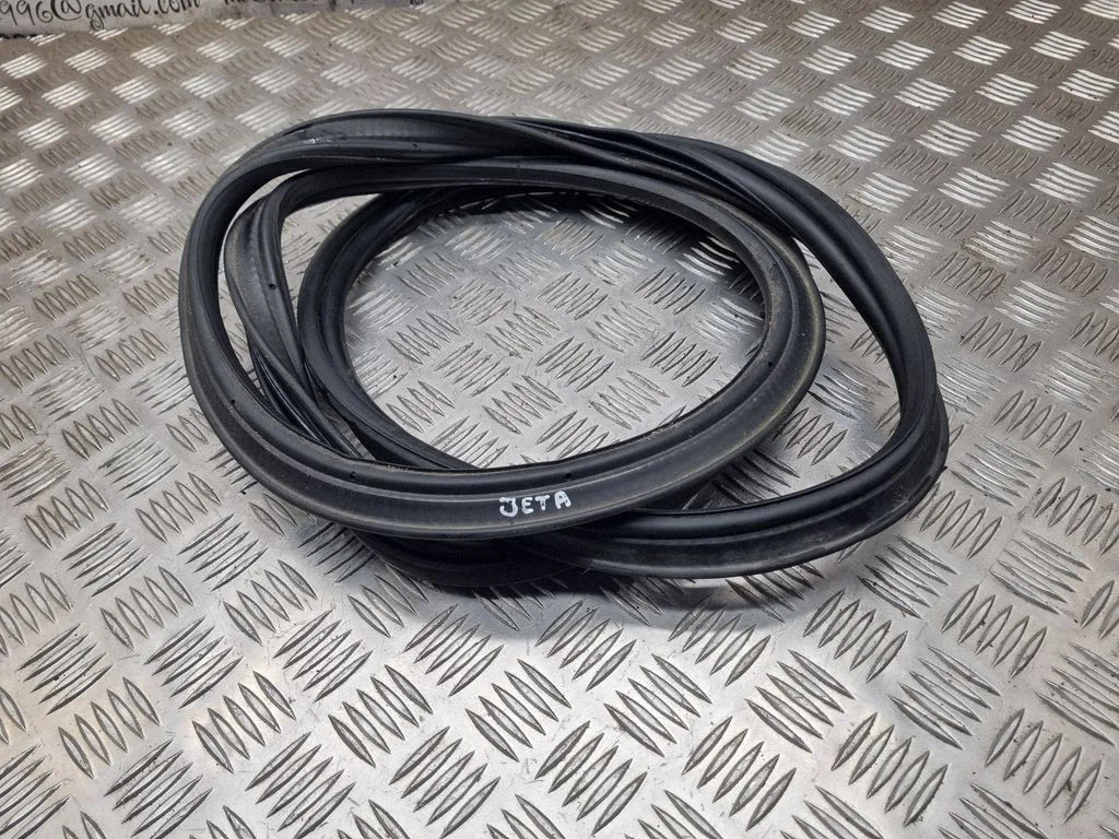 Loading door rubber seal (on body)