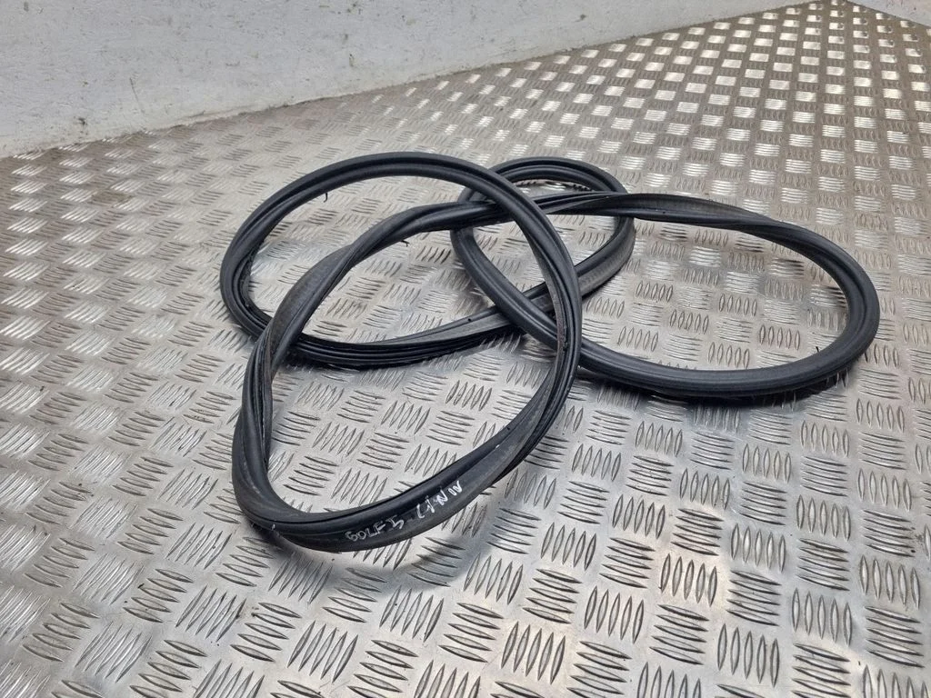 Loading door rubber seal (on body)