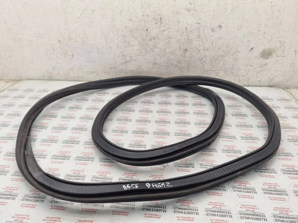 Loading door rubber seal (on body)