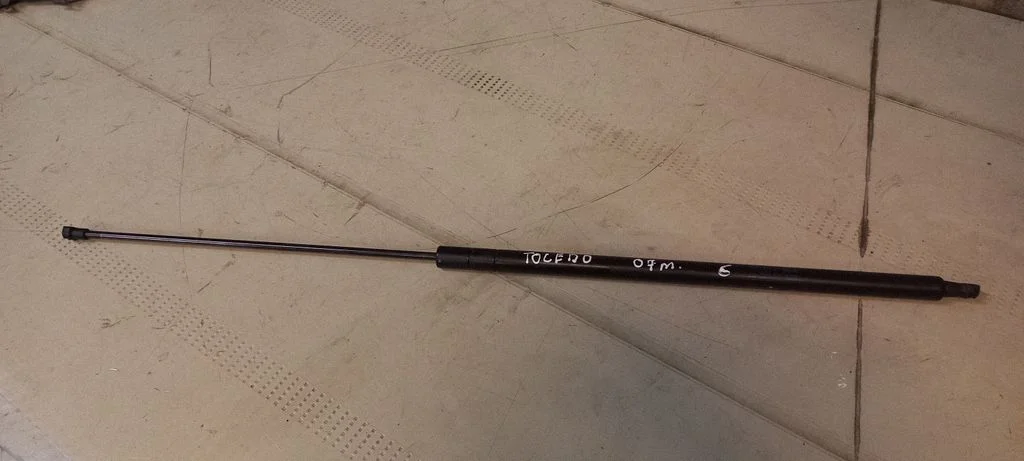 Tailgate/trunk strut/damper 3P5827550A