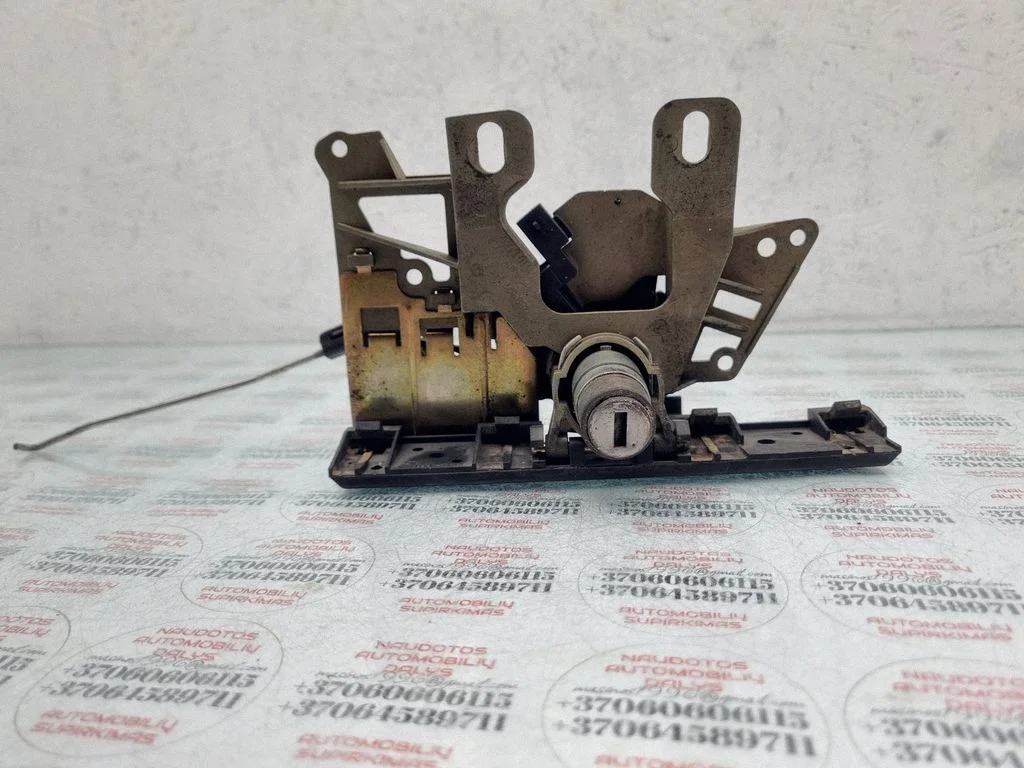 Tailgate/trunk/boot lock/catch/latch 3B0827297T