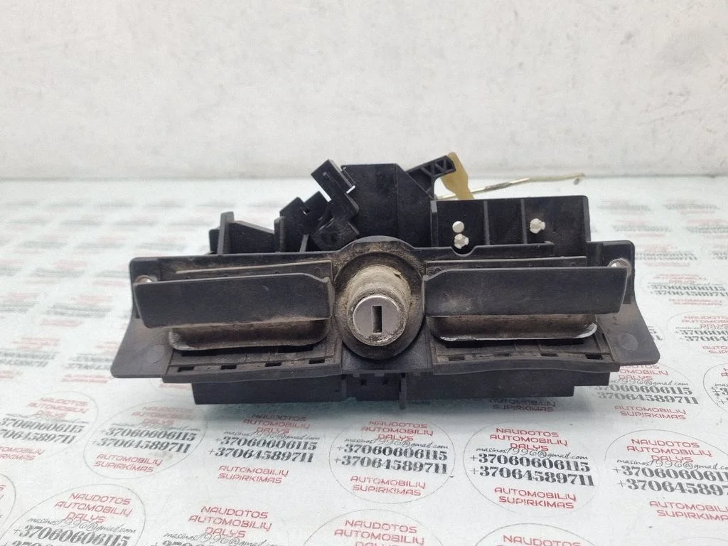 Tailgate/trunk/boot lock/catch/latch – Audi A4 S4 B5 8D (1999-2000)