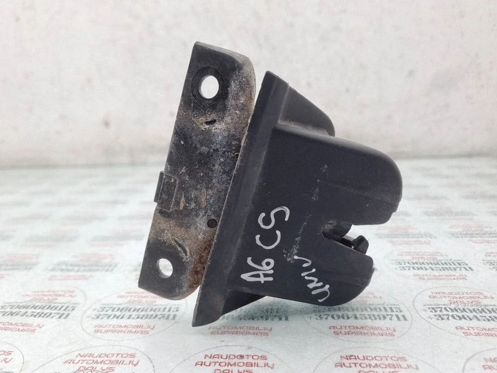 Zamek klapy bagażnika 4B9827520