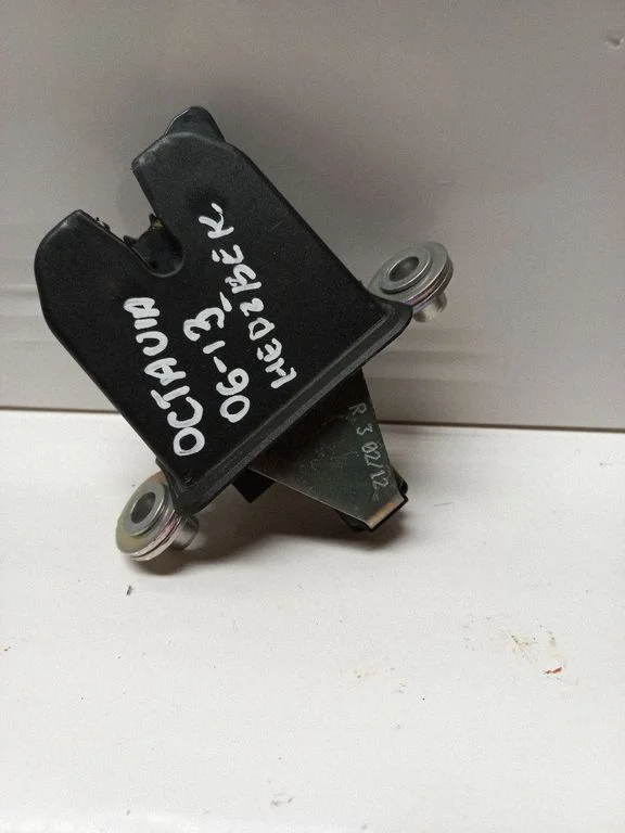 Zamek klapy bagażnika 1Z5827501E