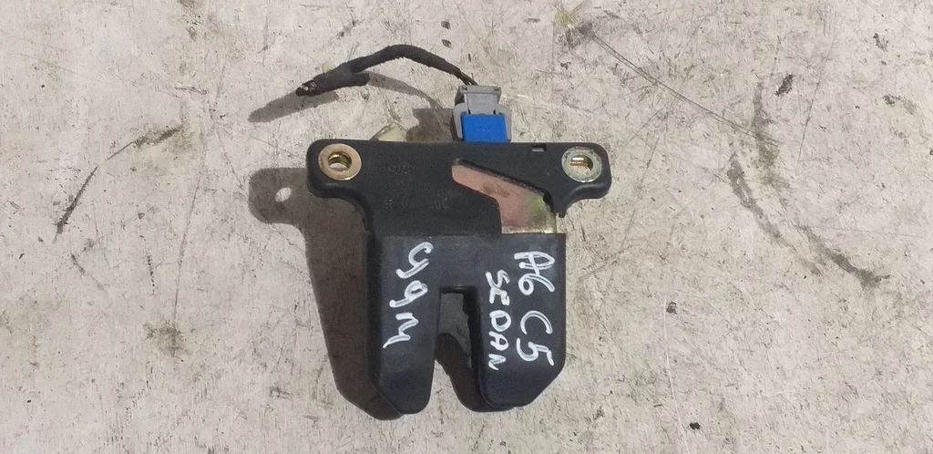Tailgate/trunk/boot lock/catch/latch 8D5959489B