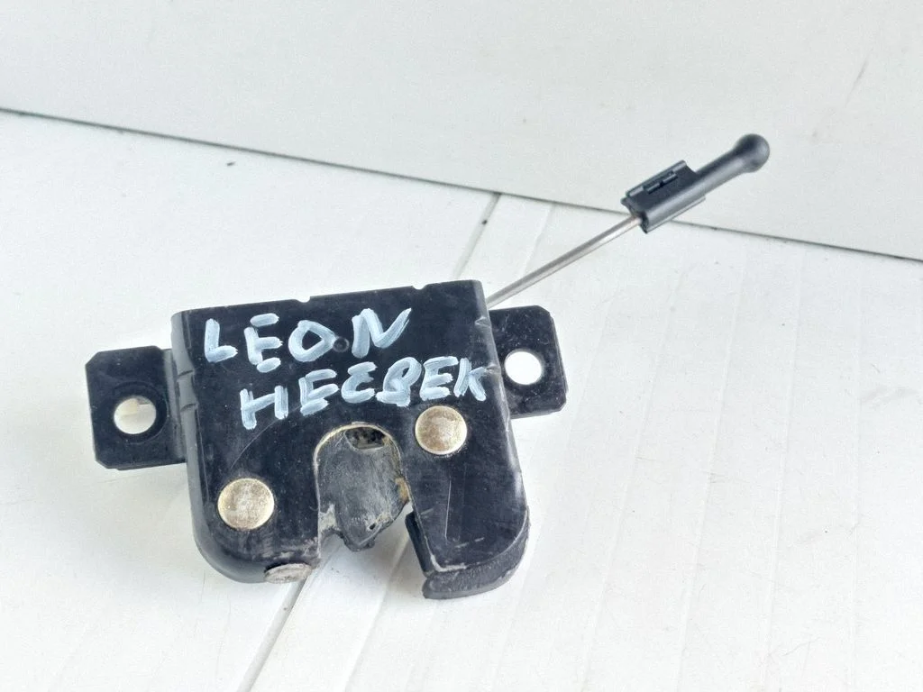 Tailgate/trunk/boot lock/catch/latch – rear