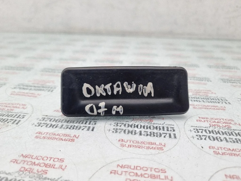 Tailgate/trunk/boot exterior handle – Skoda Octavia Mk2 (1Z) (2004-2013)