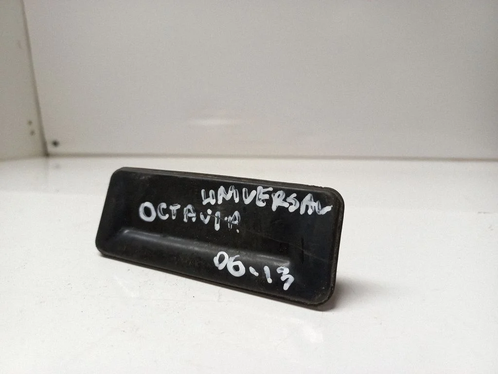 Tailgate/trunk/boot exterior handle – Skoda Octavia Mk2 (1Z) (2004-2013)