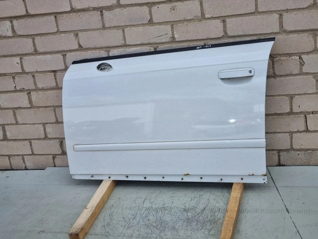 Front door – front left