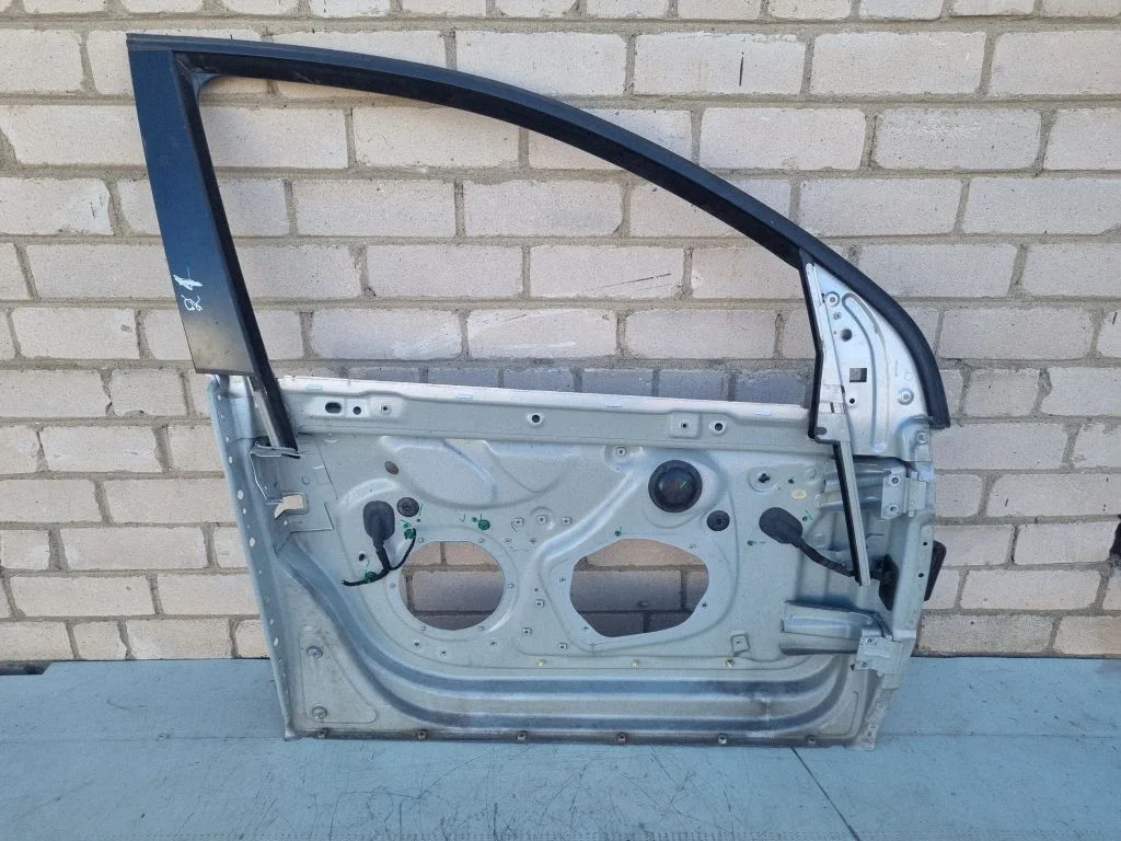 Front door – front right