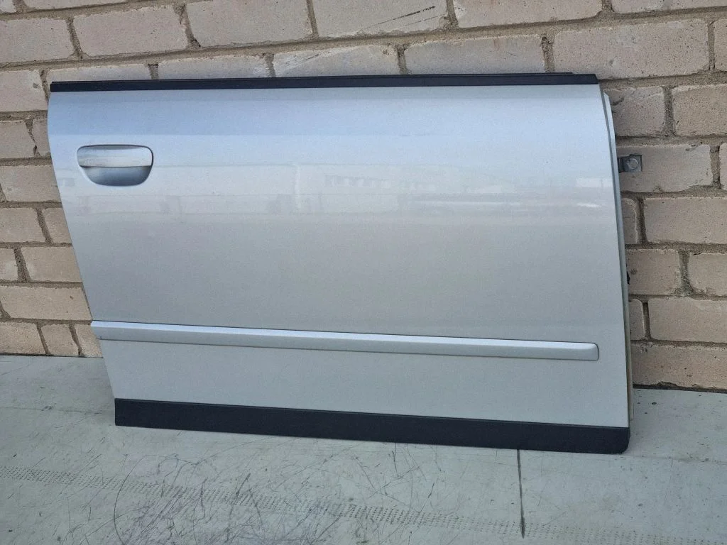 Front door – front right