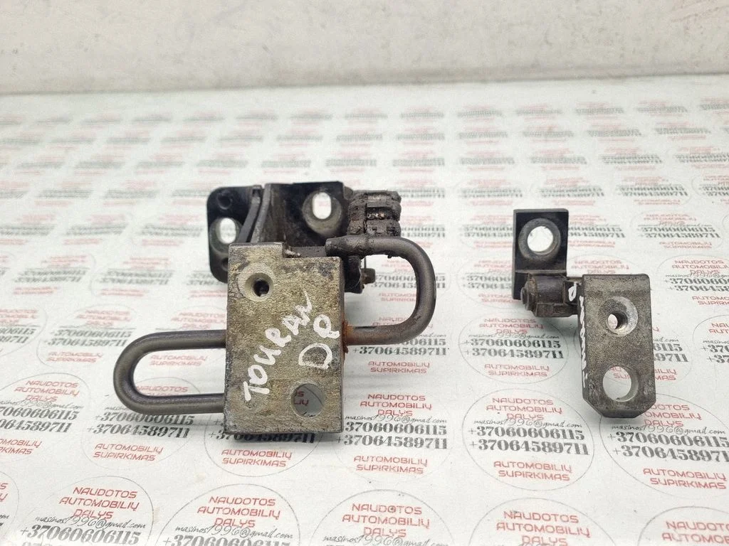 Front door hinges set – Volkswagen Touran I (2003-2010)