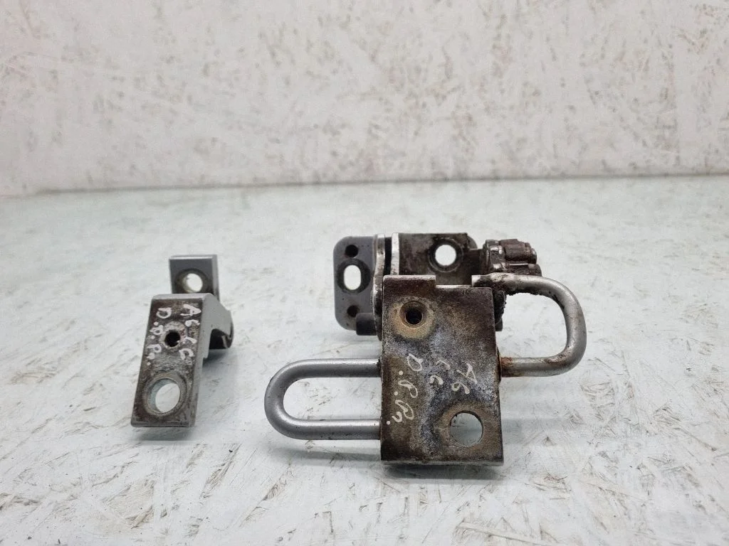 Front door hinges set – Audi A6 Allroad C6 (2006-2011)