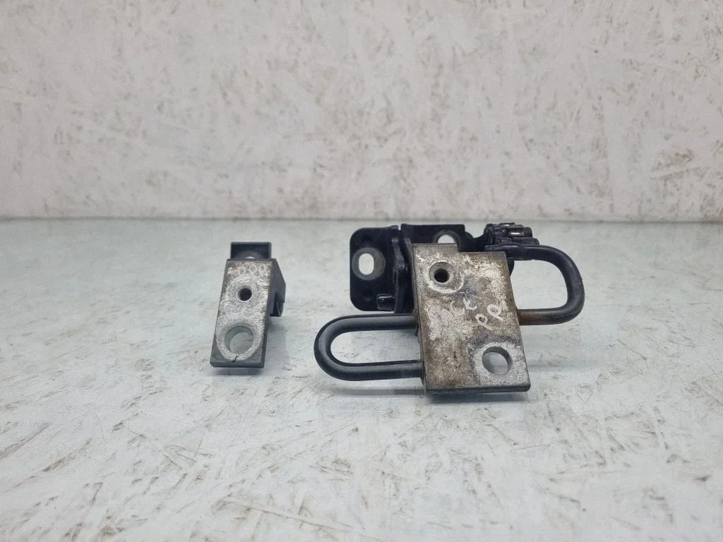 Front door hinges set – Audi A6 Allroad C6 (2006-2011)