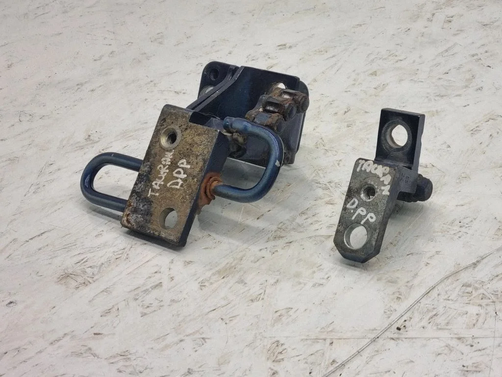 Front door hinges set – Volkswagen Touran I (2003-2010)
