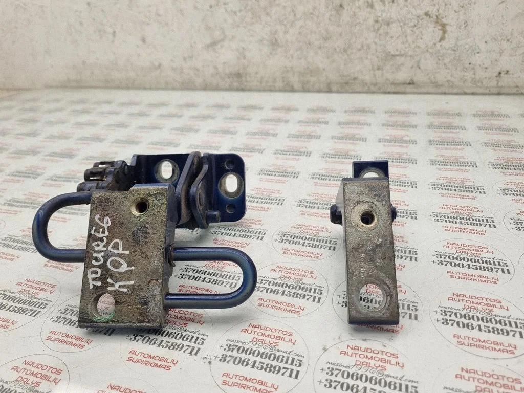 Front door hinges set – Volkswagen Touareg I (2002-2010)