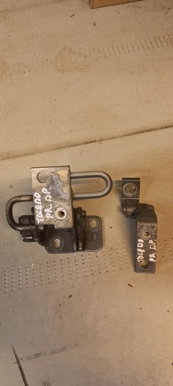 Front door hinges set – Seat Toledo III (5P) (2004-2009)