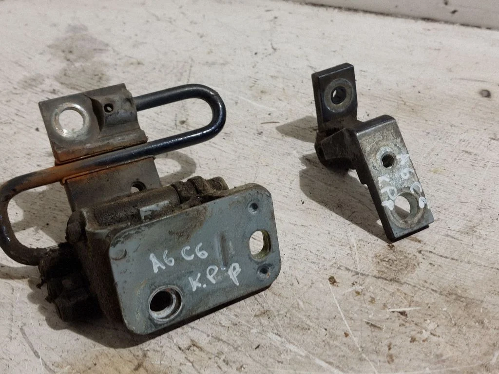 Front door hinges set – Audi A6 Allroad C6 (2006-2011)
