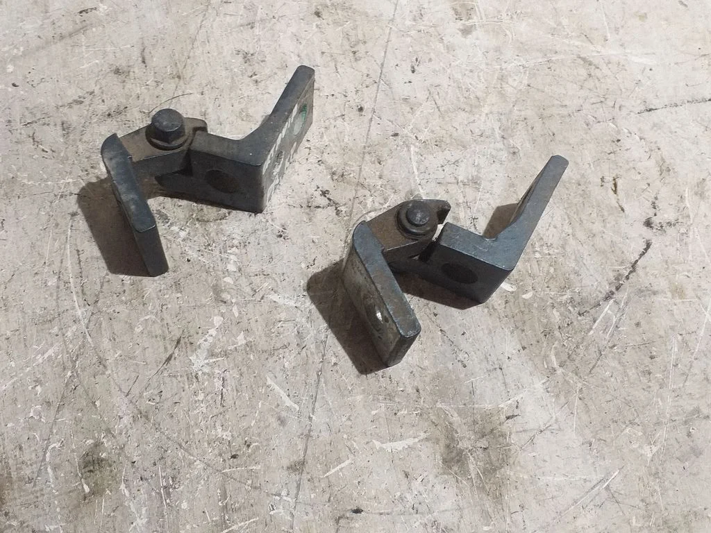 Front door hinges set – Skoda Octavia Mk2 (1Z) (2004-2013)