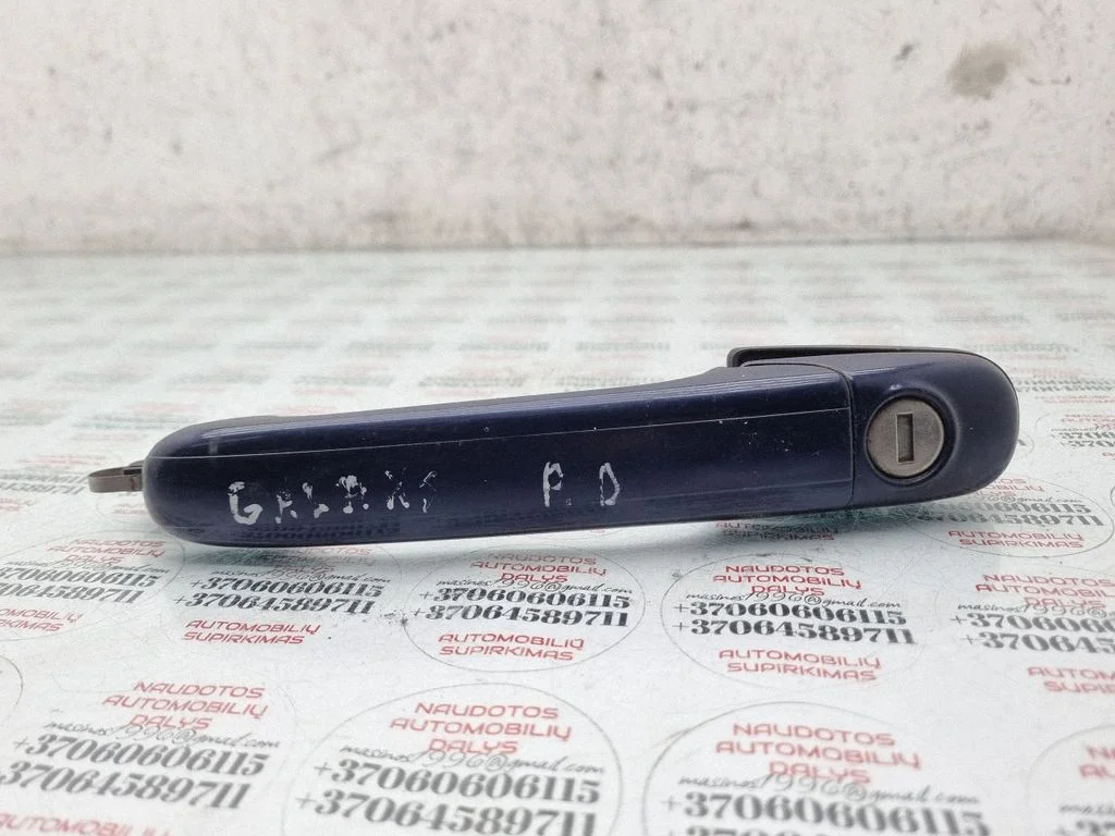 Front door exterior handle – front right
