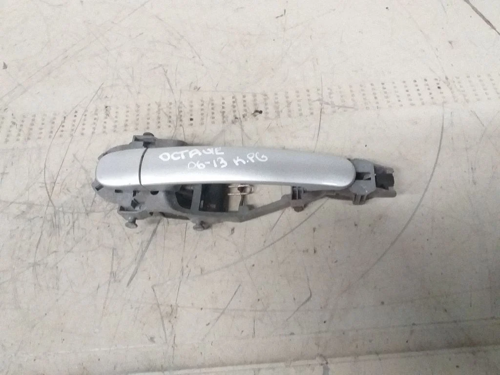 Klamka zewnętrzna drzwi przednich 1Z0839885A