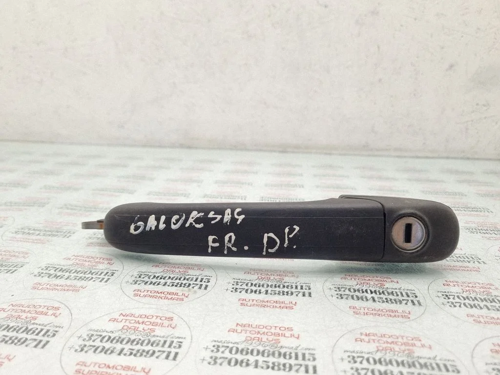 Front door exterior handle – front right