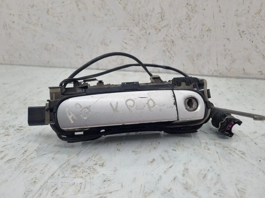Front door exterior handle – front left