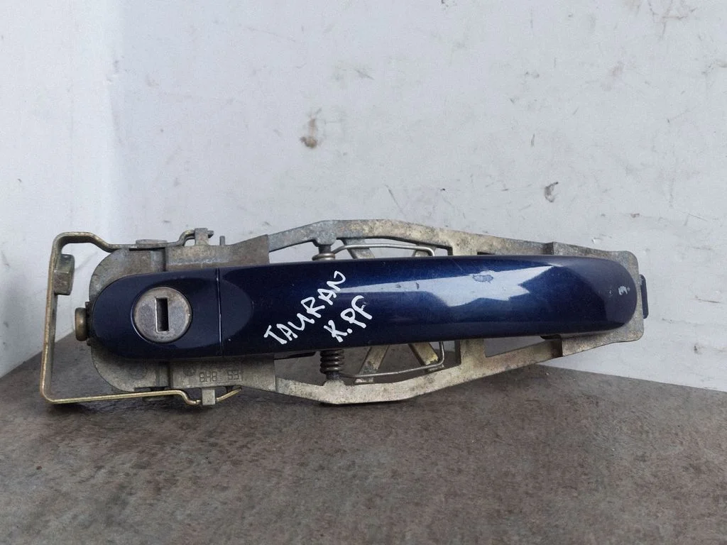 Front door exterior handle – front left