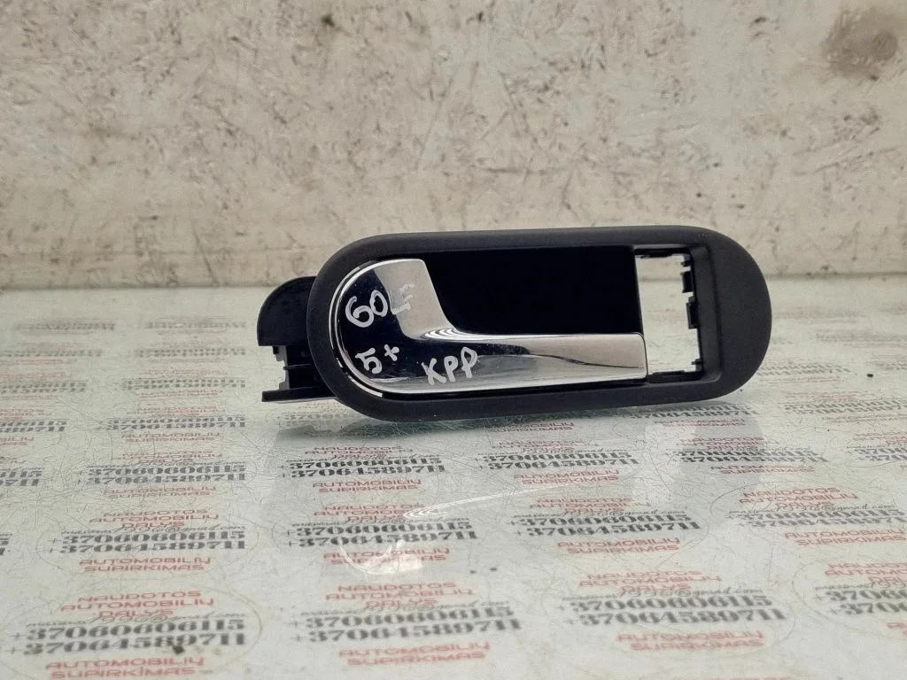 Esiukse sisemine käepide – Volkswagen Golf Plus (2005-2013)