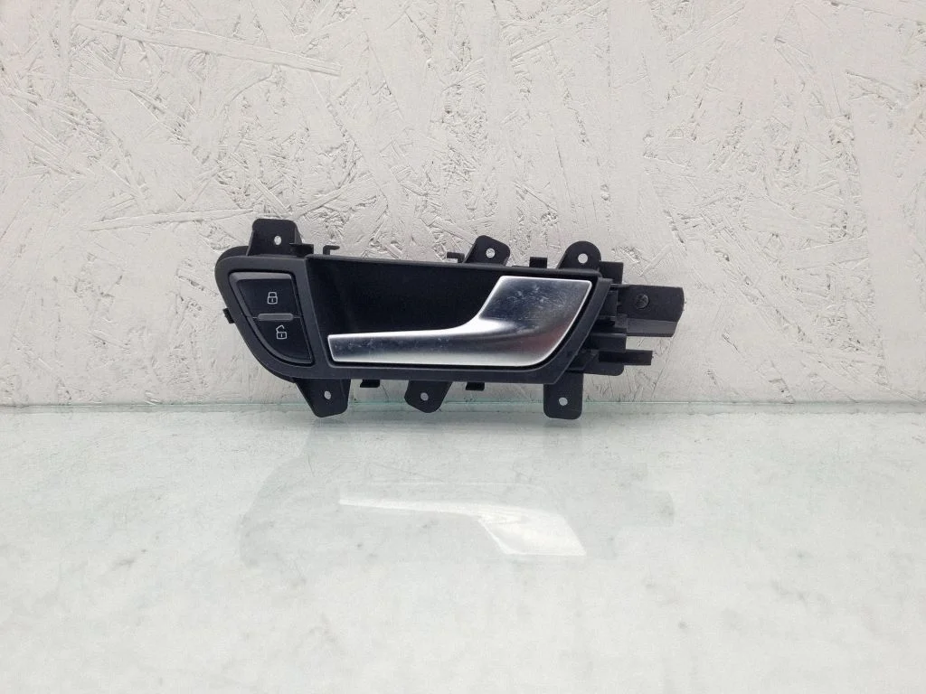Front door interior handle 8K0837020