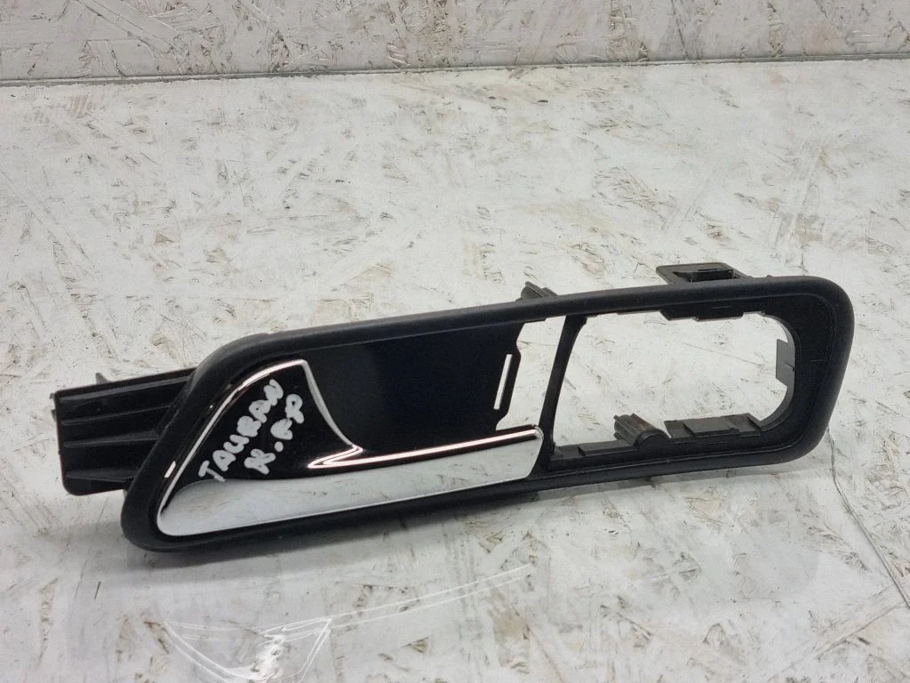 Front door interior handle – Volkswagen Touran I (2003-2010)