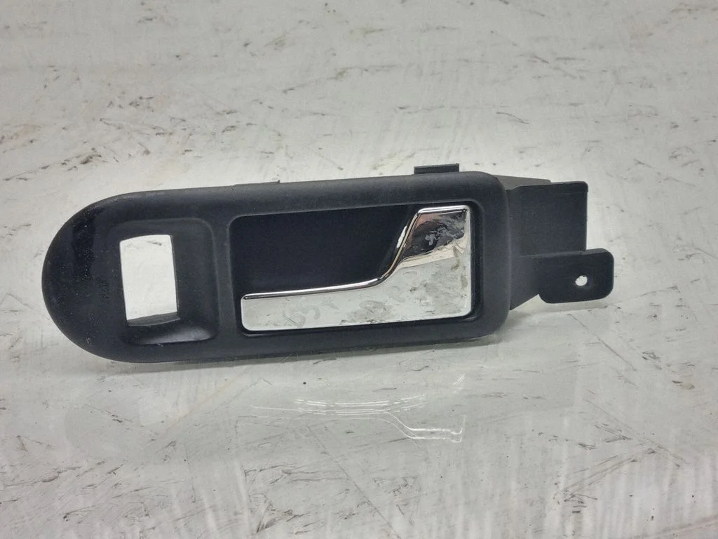 Front door interior handle – Volkswagen Passat B5.5 (2001-2005)