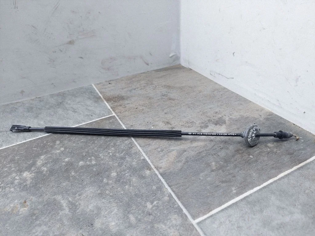 Front door cable line – Volkswagen Touran I (2003-2010)