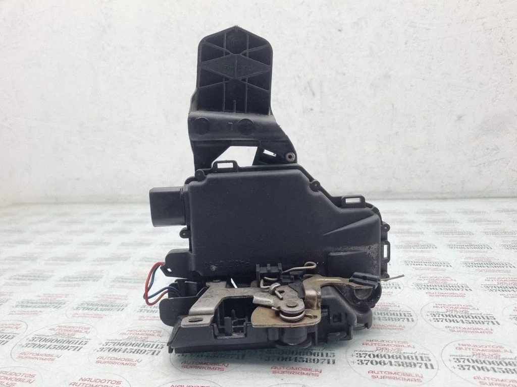 Front door lock – front left