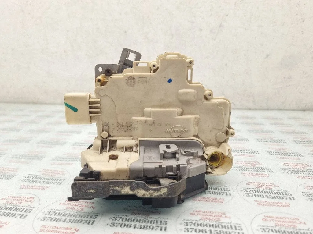 Front door lock 8J1837015A