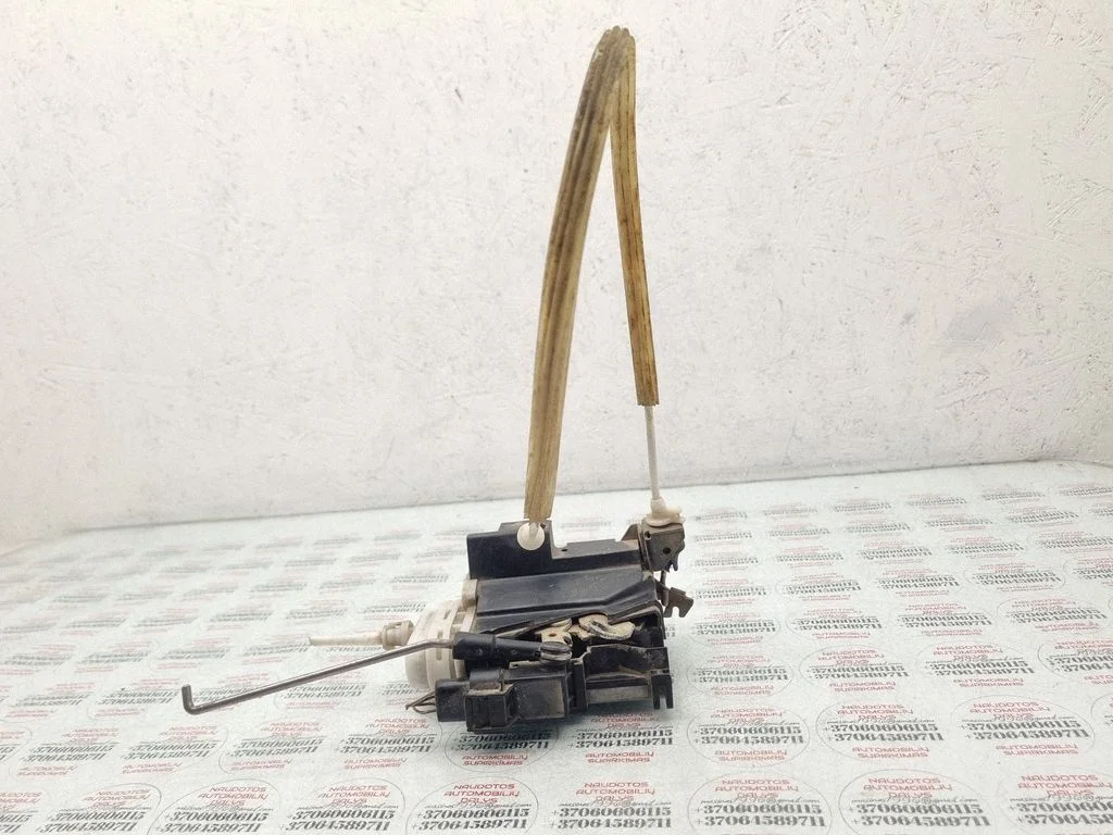 Front door lock 8D1837016E