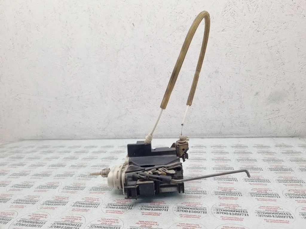 Front door lock 8D1837016A