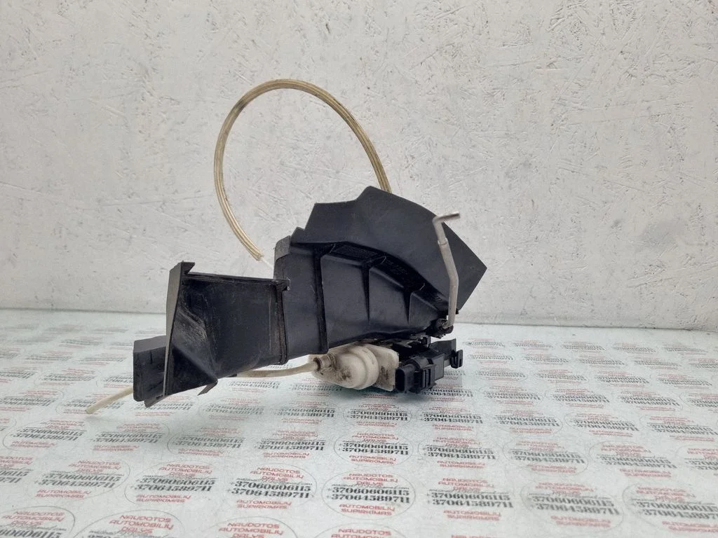 Front door lock 4D1837016D
