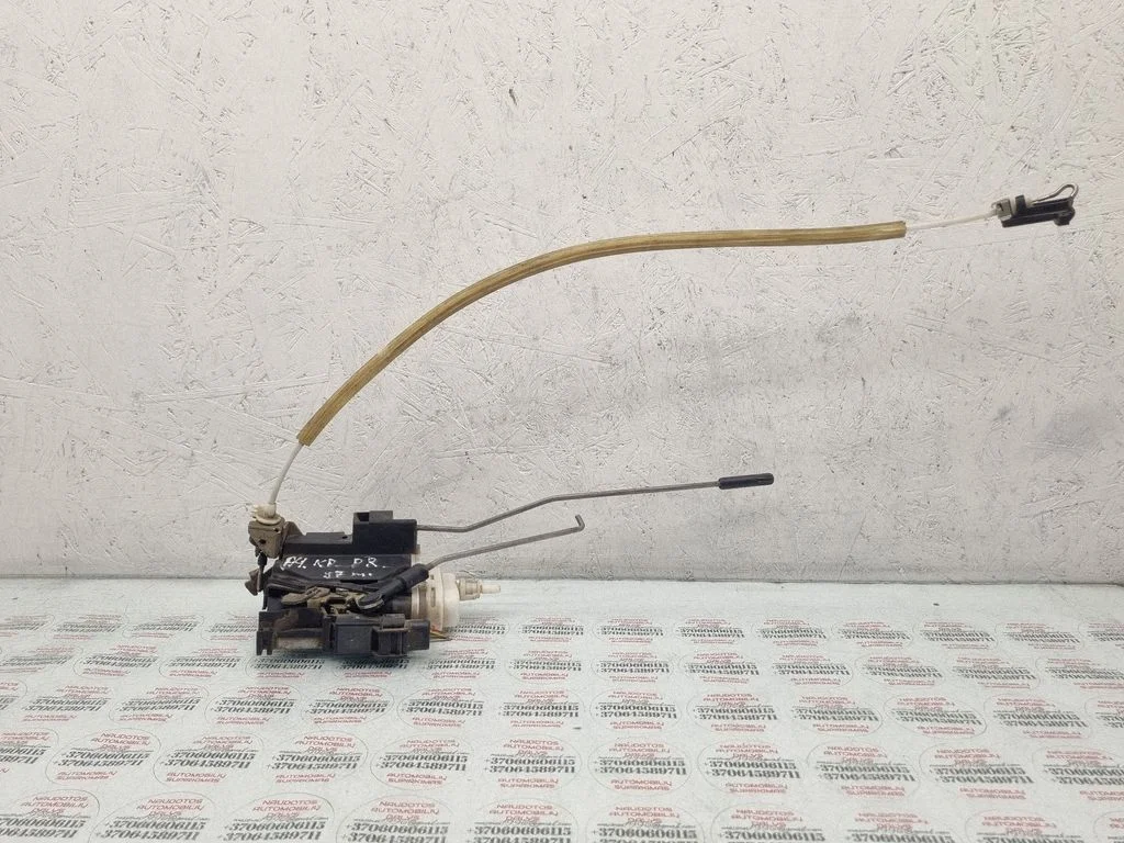 Front door lock 8D0837015A