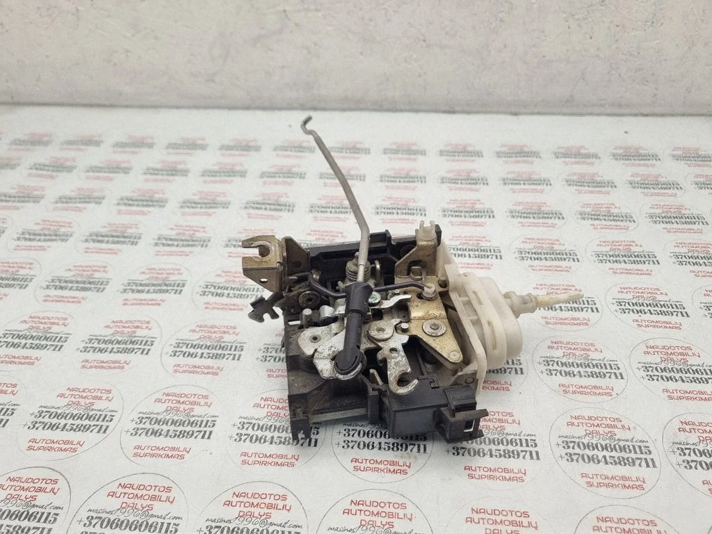 Front door lock 8D2837015F