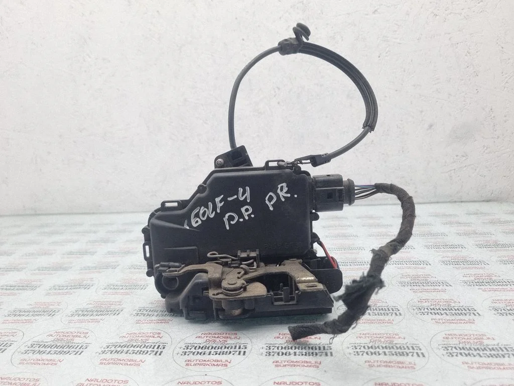Front door lock – front right