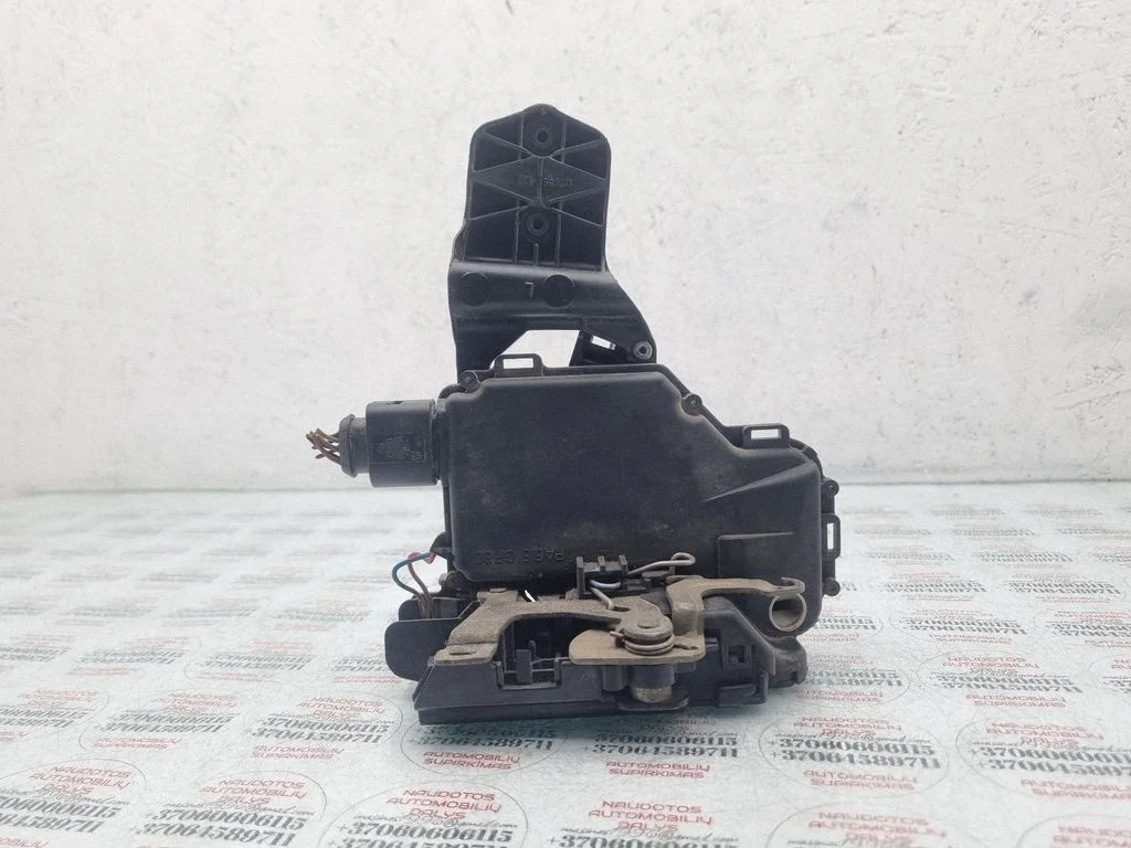 Priekšējo durvju slēdzene 3B0837867