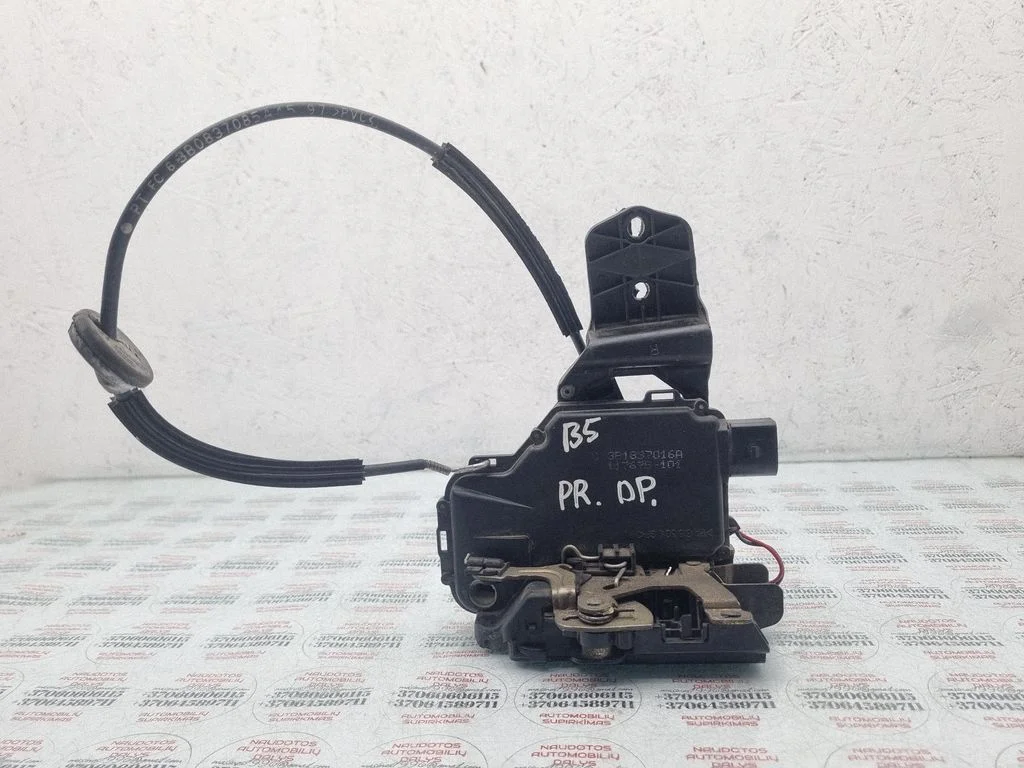 Front door lock – Volkswagen Passat B5 (1997-2000)